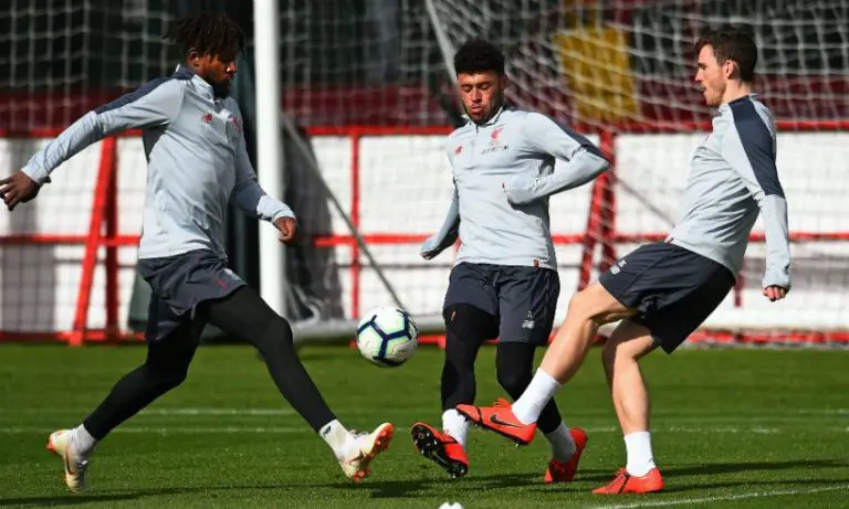 Alex Oxlade-Chamberlain heaps praise on Liverpool teammate Andy Robertson.