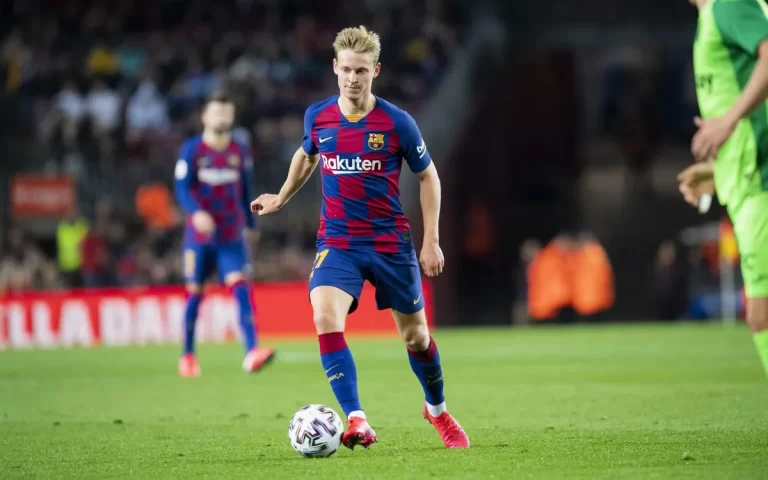 Netherlands midfielder Frenkie de Jong reveals he was told to join Liverpool while training in Qatar.