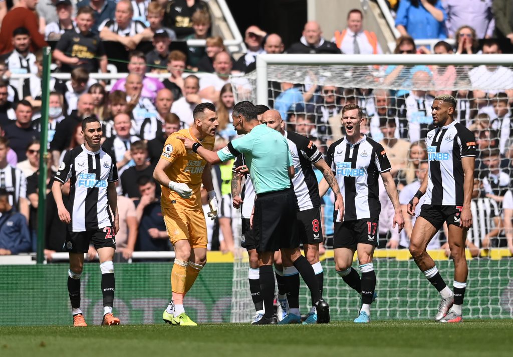 Martin Dubravka of Newcastle United complains to Referee Andre Marriner after Naby Keita scored for Liverpool.