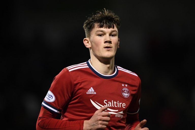 Liverpool reaches an agreement with Aberdeen FC for Calvin Ramsay.