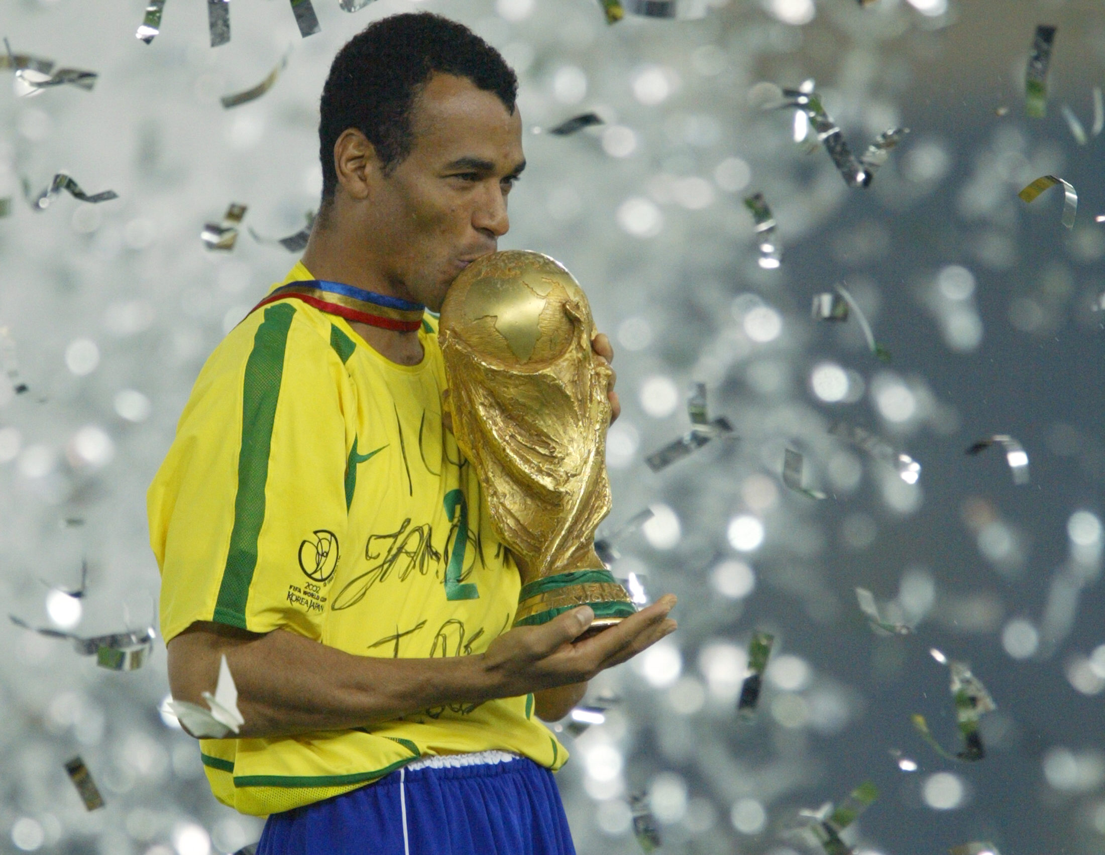 Cafu lifting the 2002 FIFA World Cup as captain. (Photo credit should read PEDRO UGARTE/AFP via Getty Images)