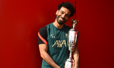 Mohamed Salah with the PFA Players' Player of the Year award 2022.