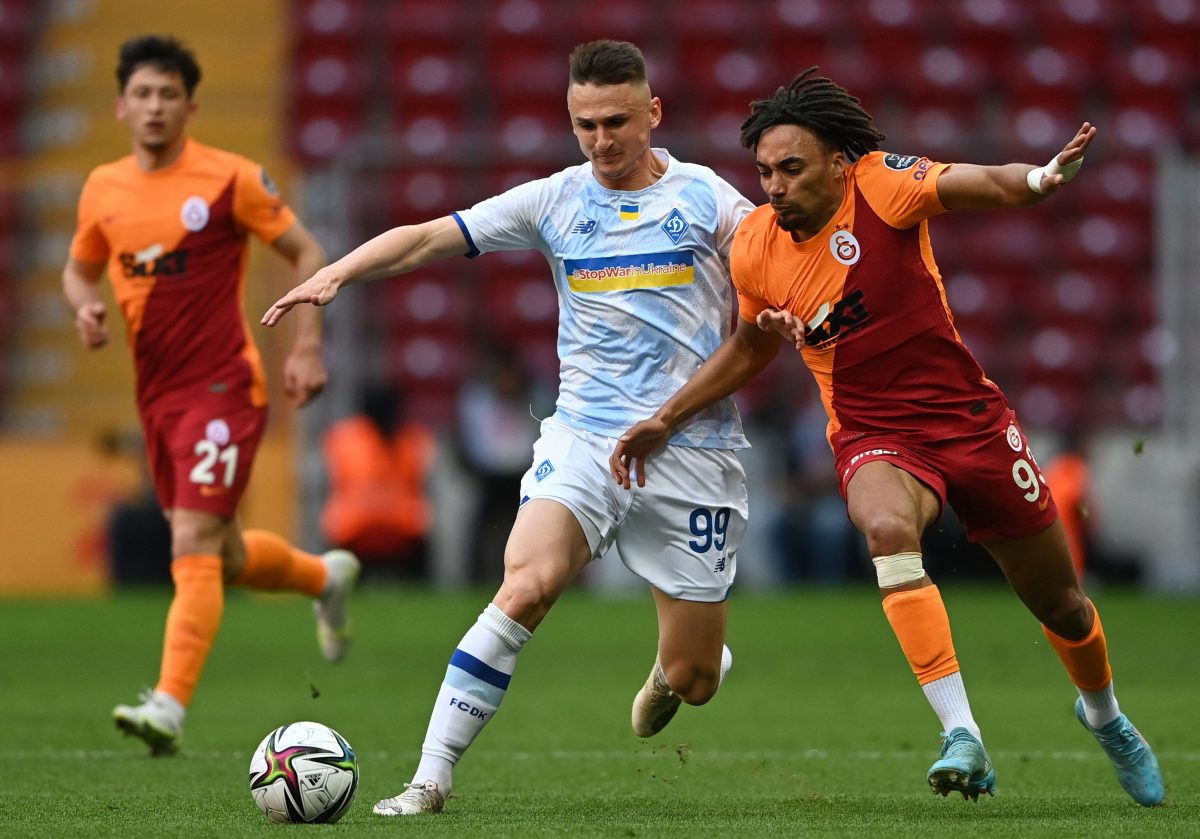 Dynamo Kiev's Denys Antiukh and Galatasaray's Sacha Boey in action. (Photo by OZAN KOSE/AFP via Getty Images)