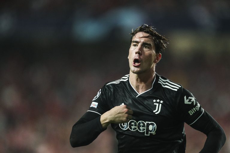 Juventus' Serbian forward Dusan Vlahovic celebrates after scoring his team's first goal during the UEFA Champions League 2nd round group H football match between SL Benfica and Juventus FC, at the Luz stadium in Lisbon on October 25, 2022.