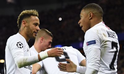 Paris Saint-Germain's Neymar (L) celebrates with Kylian Mbappe. (Photo by FRANCK FIFE/AFP via Getty Images)