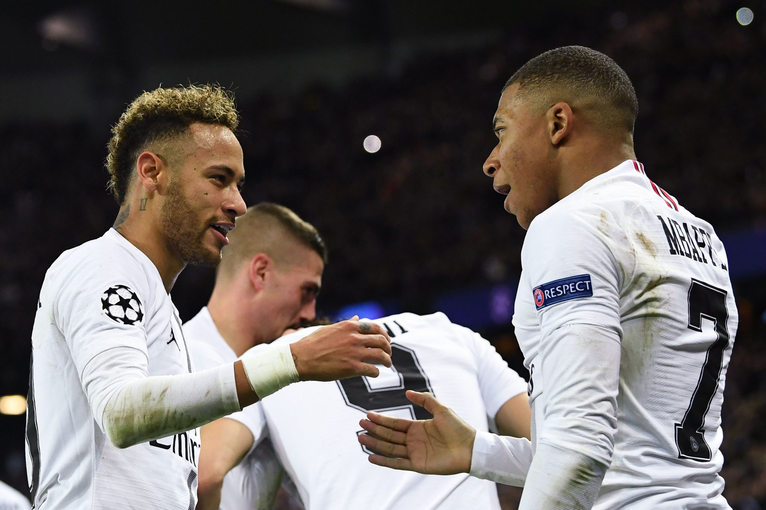 Paris Saint-Germain's Neymar (L) celebrates with Kylian Mbappe. (Photo by FRANCK FIFE/AFP via Getty Images)