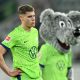 Micky van de Ven of VfL Wolfsburg is one of the finest young CBs in Bundesliga.