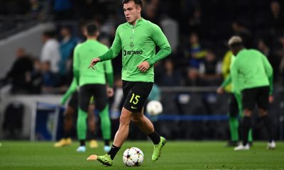 Sporting Lisbon's Uruguayan midfielder Manuel Ugarte warms up.