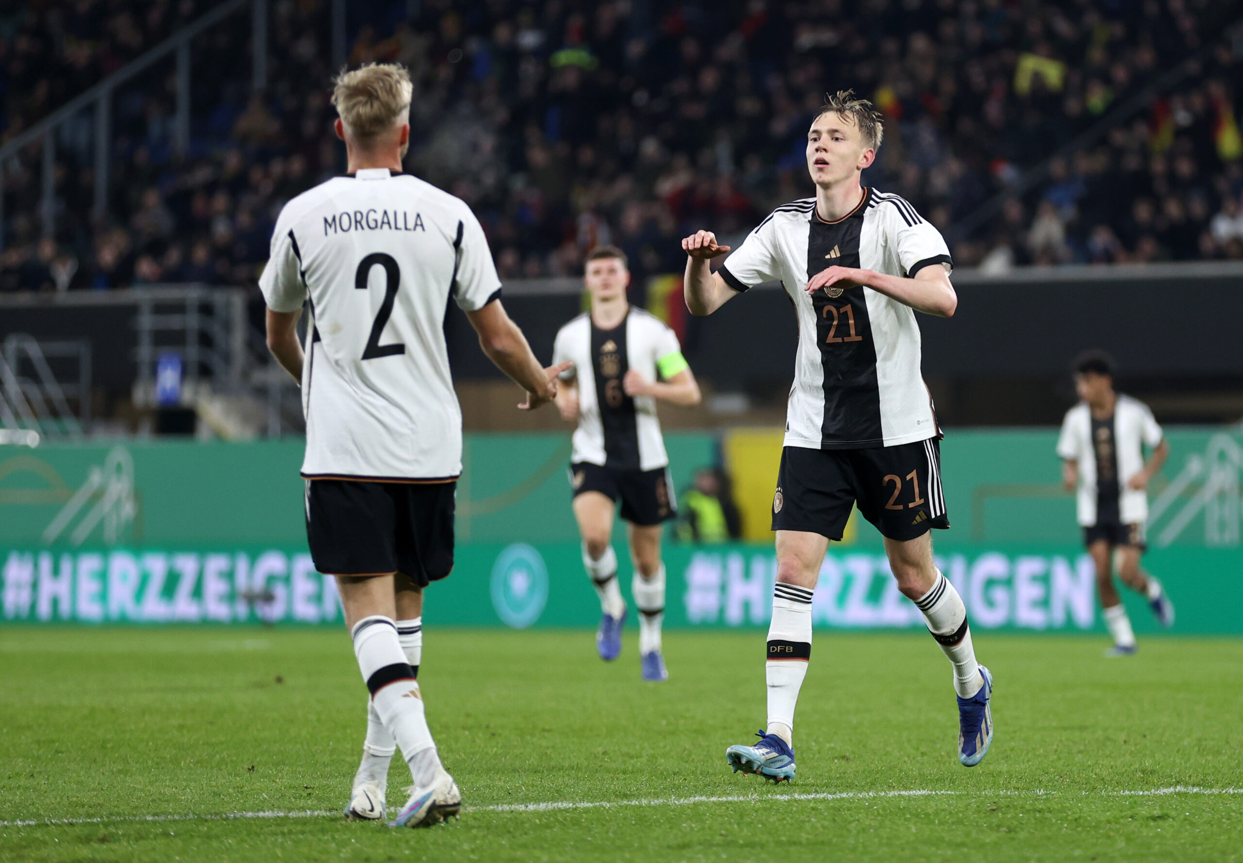 Liverpool wants to sign Hoffenheim forward Maximilian Beier to bolster their attacking lineup .