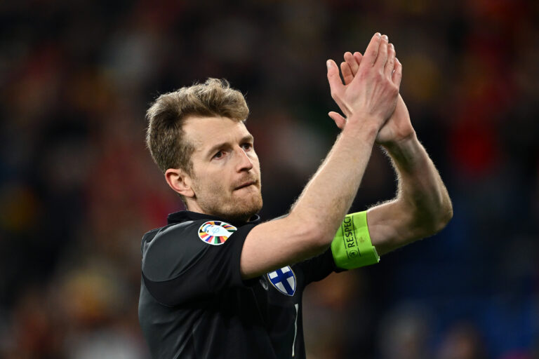 Bayer Leverkusen goalkeeper Lukas Hradecky explained that no one would be “angry” if Xabi Alonso joined Liverpool after winning the Bundesliga.