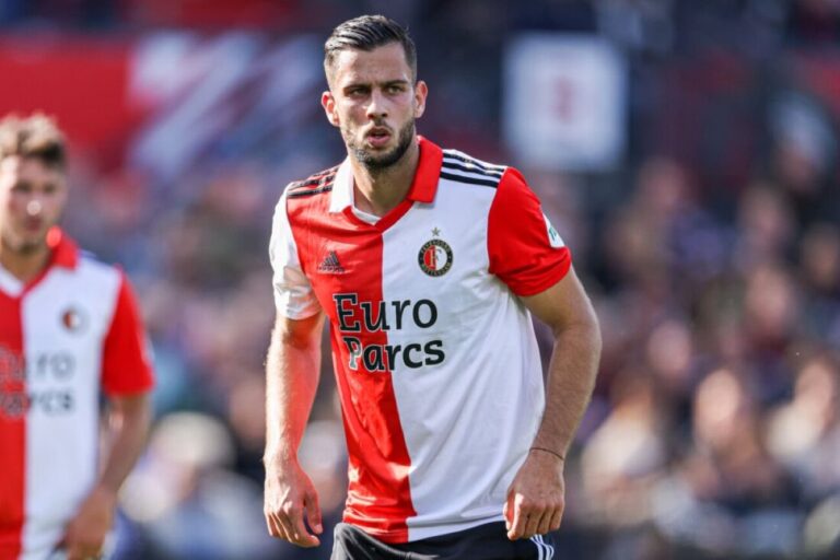 Liverpool have suffered a blow in their pursuit of Feyenoord defender David Hancko.