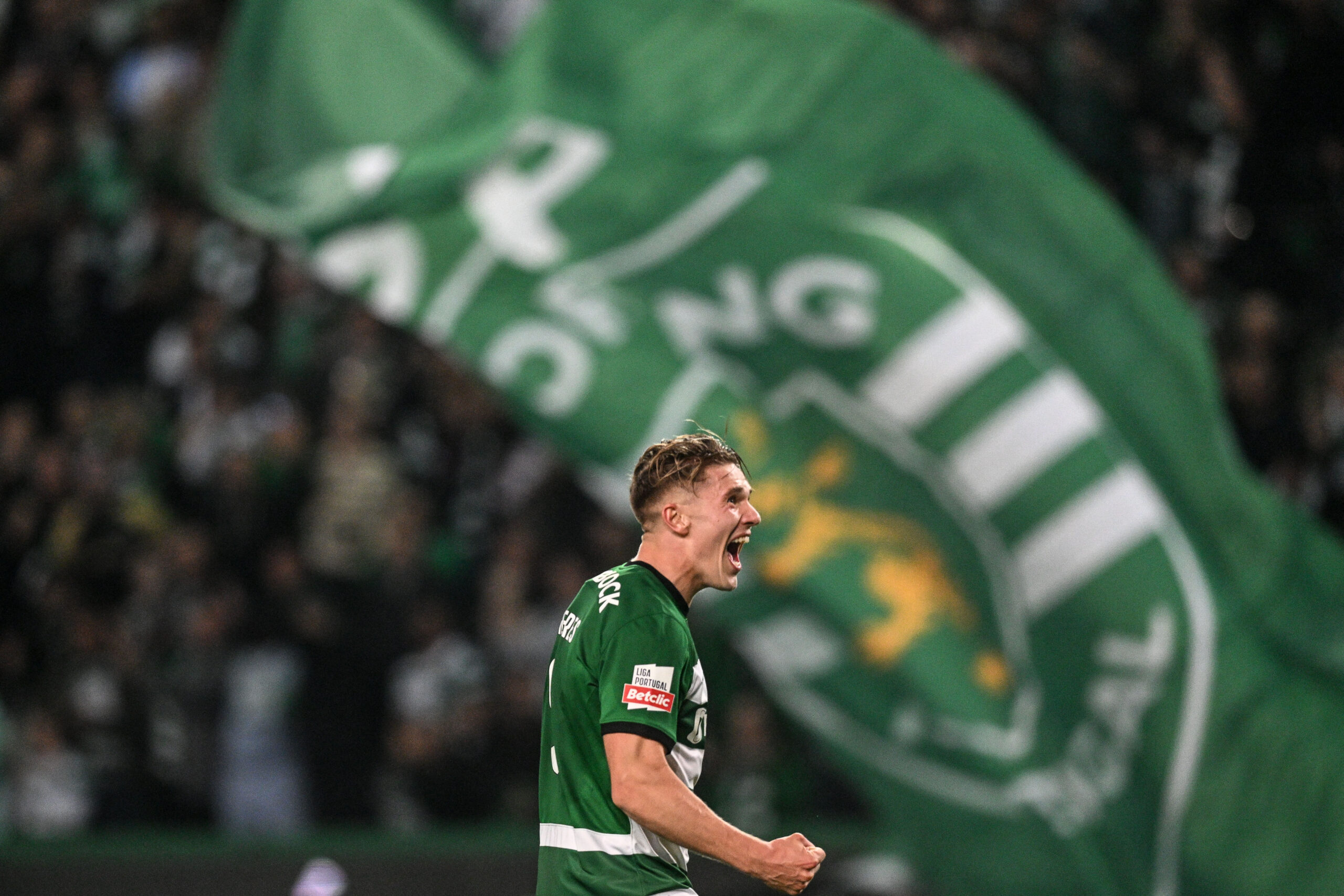 Sporting's Portuguese forward #9 Viktor Gyokeres celebrates his team victory at the end of the Portuguese League football match between Sporting CP and SL Benfica at the Jose Alvalade stadium in Lisbon on April 6, 2024. (Photo by PATRICIA DE MELO MOREIRA / AFP) (Photo by PATRICIA DE MELO MOREIRA/AFP via Getty Images)