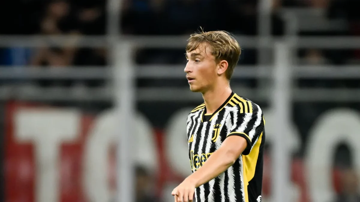 Liverpool and Newcastle United among clubs keen to offer €30 million for Juventus star defender Dean Huijsen. 