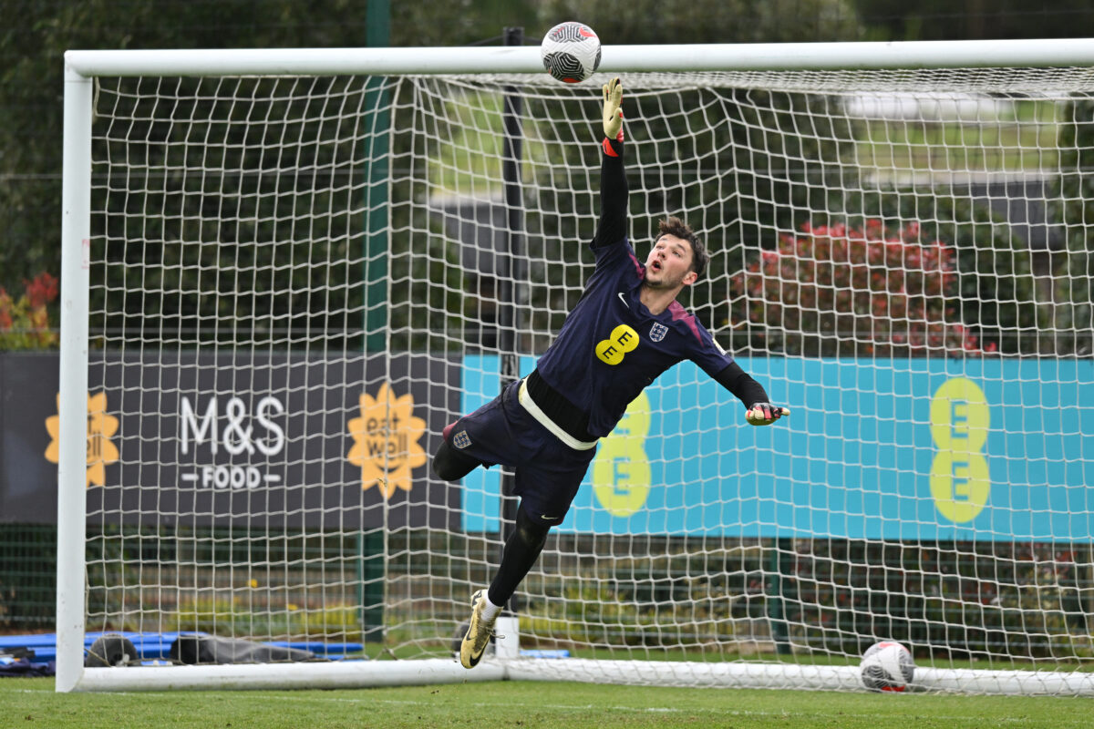 Liverpool want Burnley goalkeeper James Trafford to replace Caoimhin Kelleher.