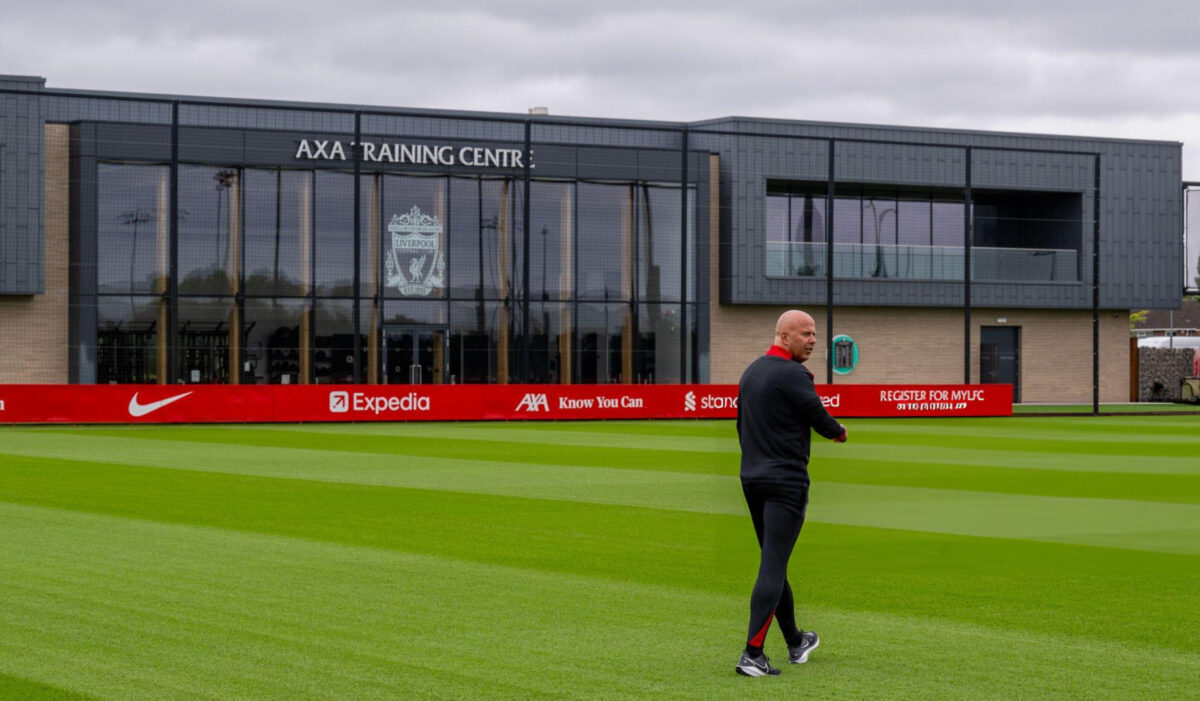 Liverpool are keen to add Everton hero Johnny Heitinga to Arne Slot's staff. 